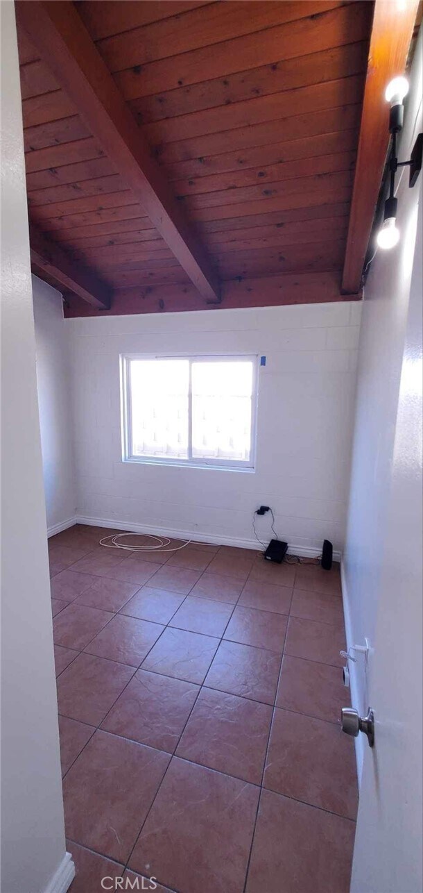 Building Photo - 1624 E La Cadena Dr