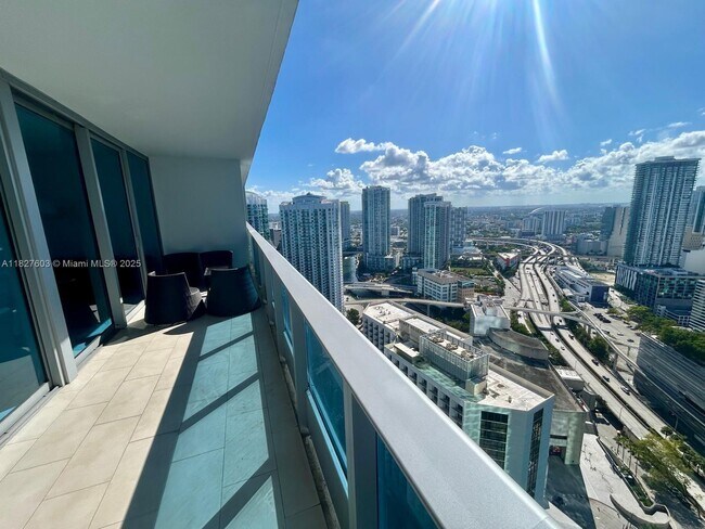 Building Photo - 200 Biscayne Blvd Way