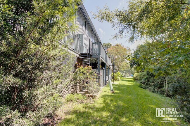 Building Photo - 8471 Yadkin Cir
