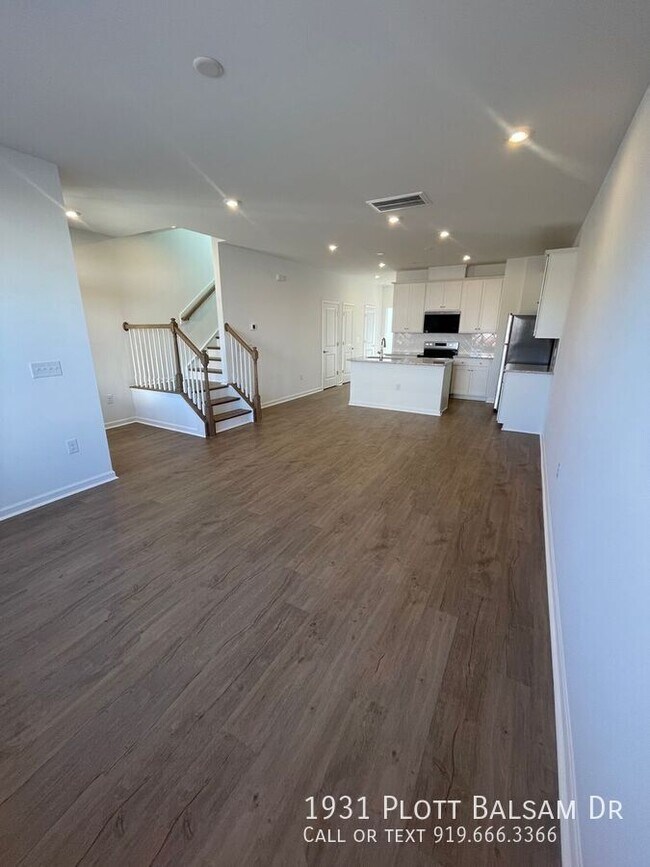 Building Photo - 1931 Plott Balsam Dr