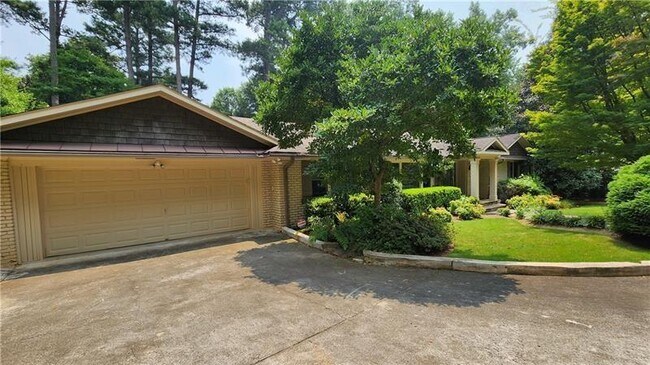 Building Photo - 4615 Mystic Dr NE