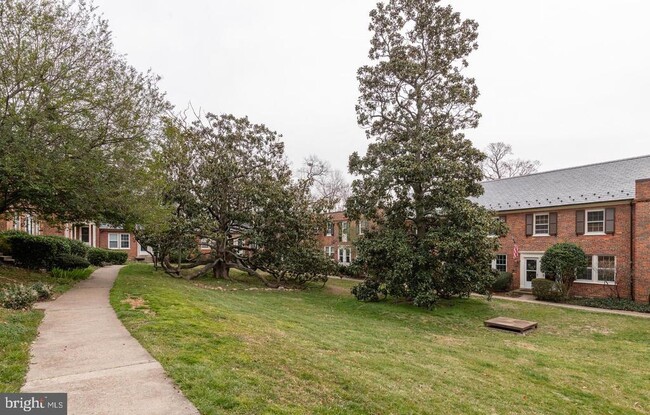 Building Photo - 1401 S Barton St