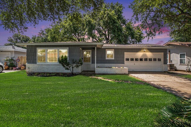 Building Photo - 6709 Fairway Dr