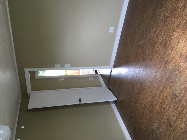 Building Photo - 5123 E Broadway Ave