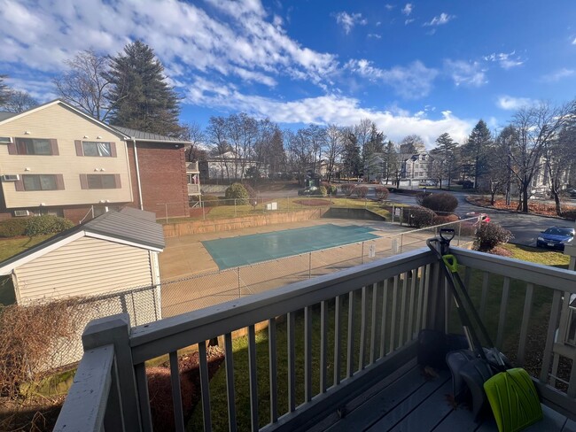 Building Photo - Do not pay for Heat or Hot Water, this beautiful condo has them included for you!