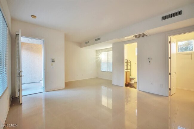 Building Photo - 2585 Portsmouth Creek Ave