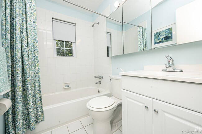 Building Photo - 178 Captains Dr