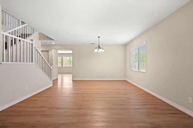 Building Photo - Ideal for Large Families – 6BR/4BA Eastval...