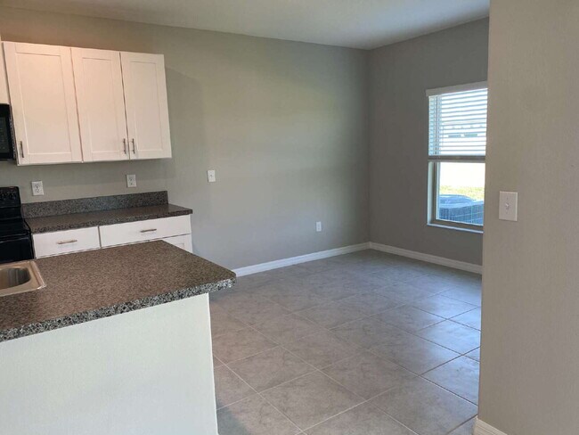 Building Photo - 7031 Samuel Ivy Dr