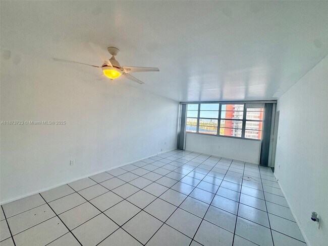 Building Photo - 1301 NE Miami Gardens Dr