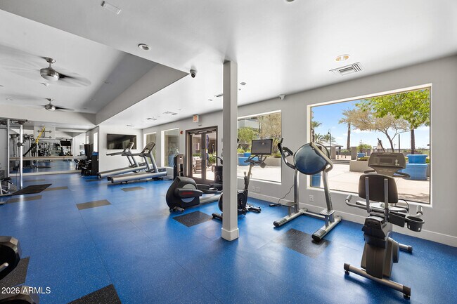 Building Photo - 945 E Playa Del Norte Dr