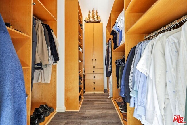 Building Photo - 2350 Benedict Canyon Drive