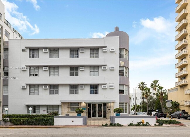 Building Photo - 3030 Collins Ave