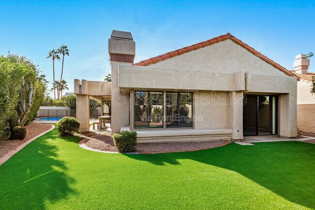 Building Photo - 10060 E San Bernardo Dr