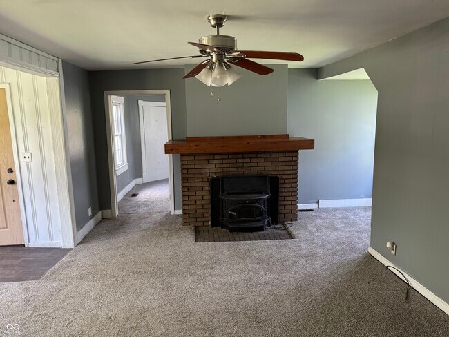 Building Photo - 603 E Clyde St