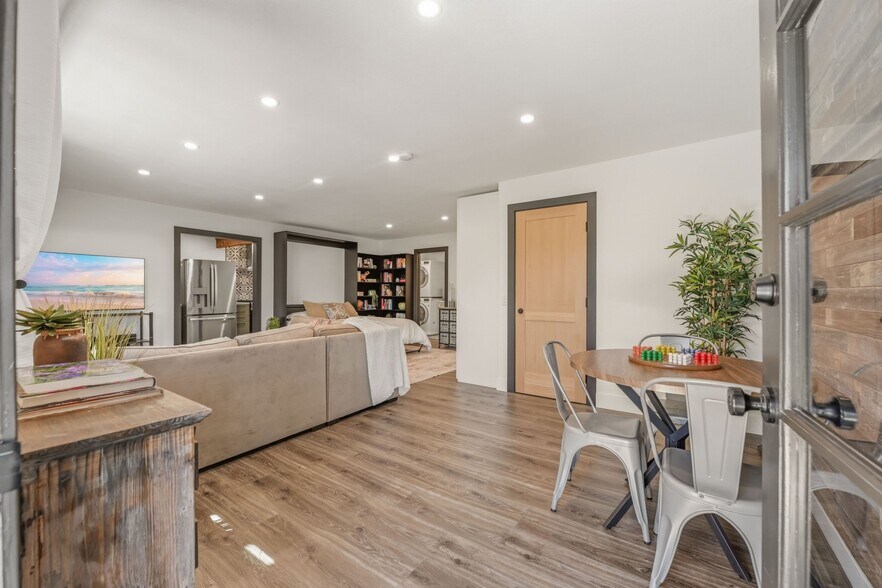 Building Photo - 234 Spanish Spur