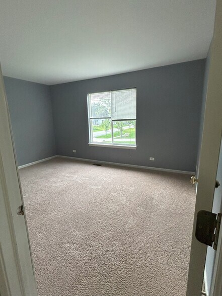 Building Photo - 707 Red Oak Ct