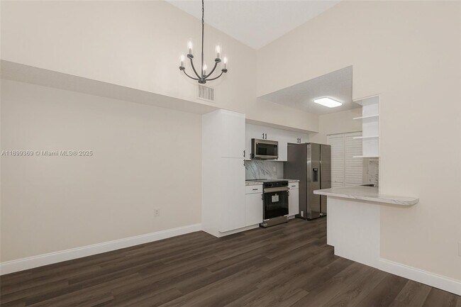 Building Photo - 3211 Sabal Palm Manor
