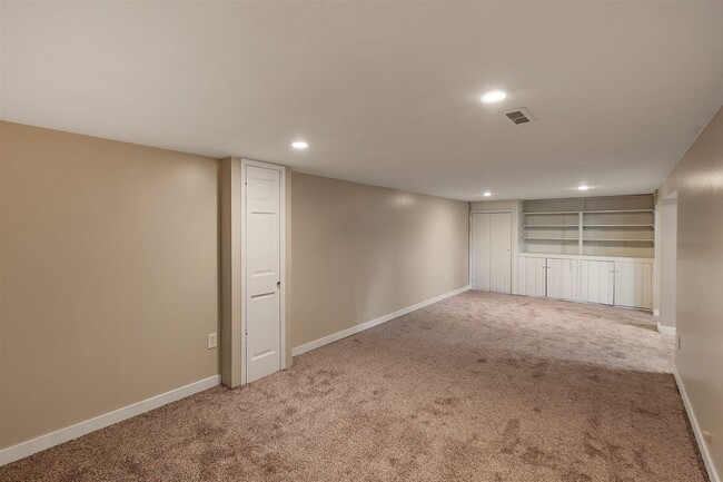 Building Photo - 2 Bedroom 1 Bath Home in North Spokane