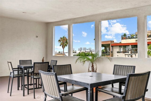 Building Photo - 960 Larrabee St