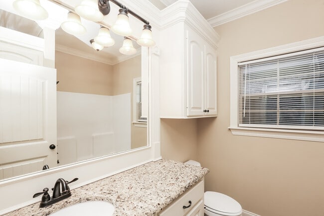 Building Photo - 331 Greengate Cir