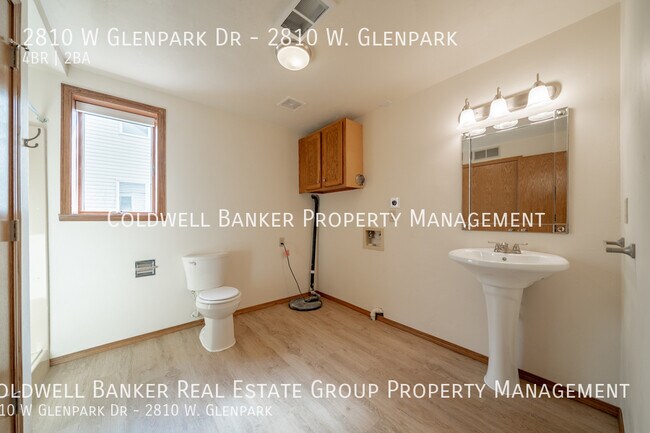 Building Photo - 2810 W Glenpark Dr