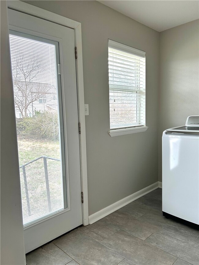 Building Photo - 301 Crestview Dr