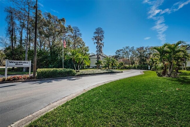 Building Photo - 312 Woodlake Wynde