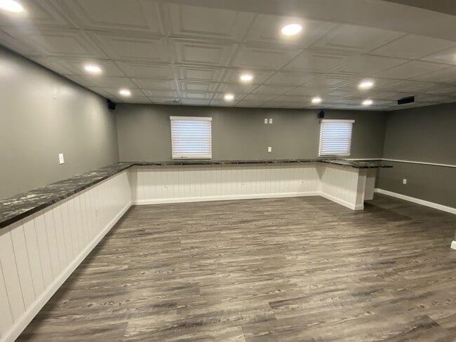 Building Photo - 1325 W 75th Pl