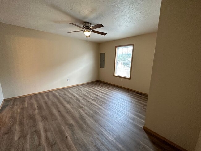 Building Photo - 355 Peach Tree St