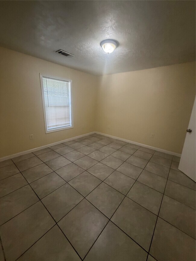Building Photo - 5047 Nassau Rd