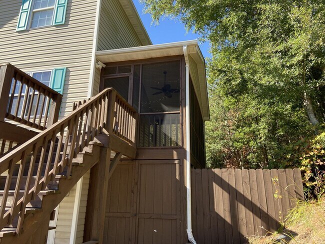 Building Photo - Beautiful home in Emerald Isle.