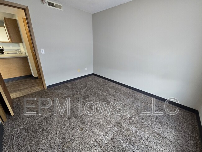 Building Photo - 60 Miller Ave SW