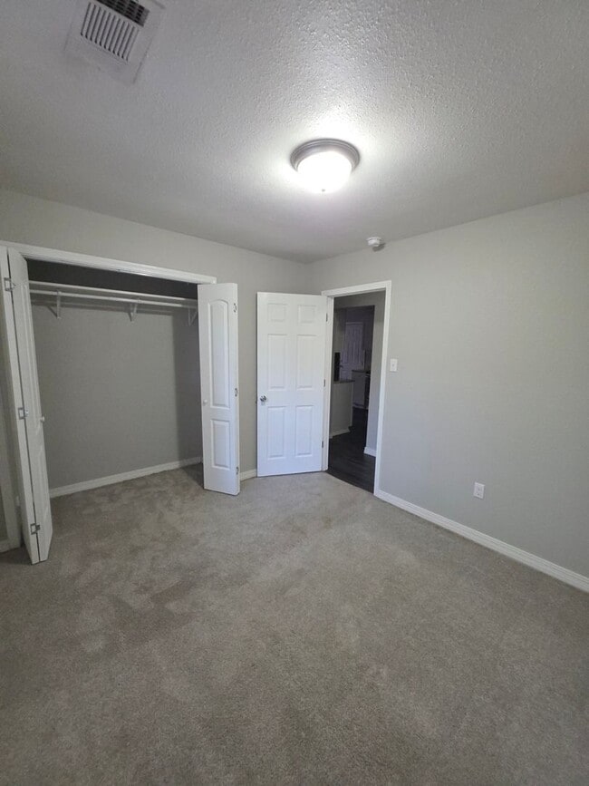 Building Photo - 2211 S Hartford Cove