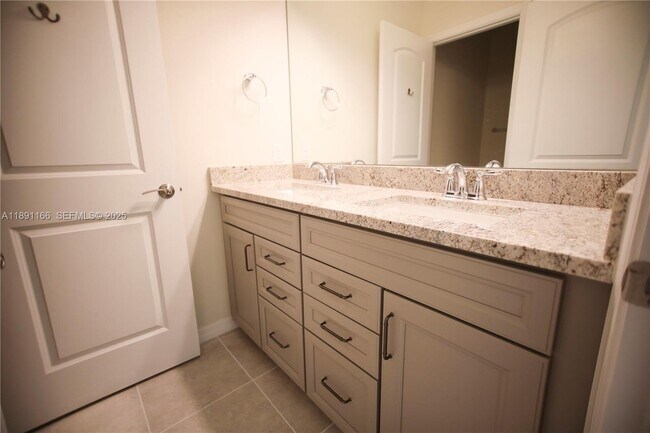 Building Photo - 8293 Cadre Noir Rd