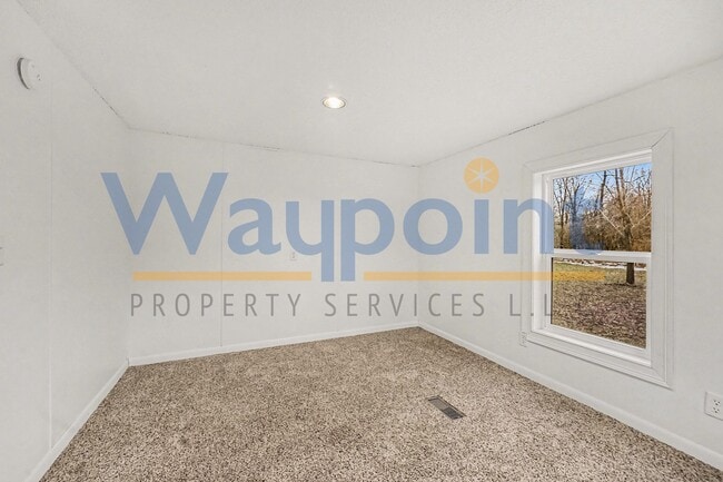 Building Photo - 4639 N Vickeryville Rd