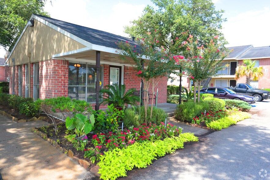 Savan Villas 8601 Emmett F. Lowry Expy Texas City TX 77591