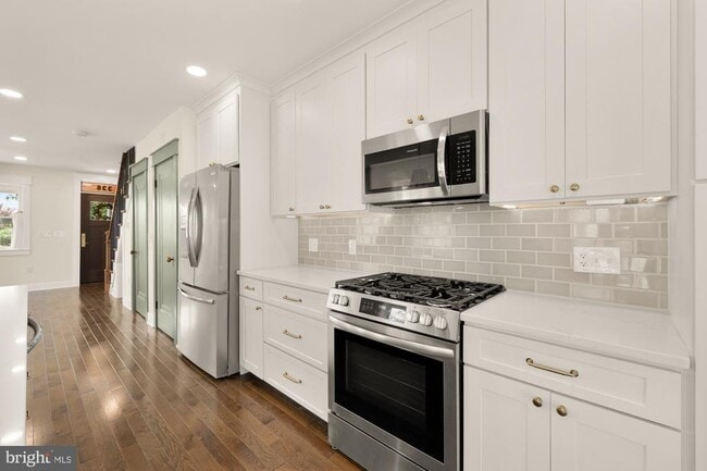 Building Photo - 336 Channing St NE