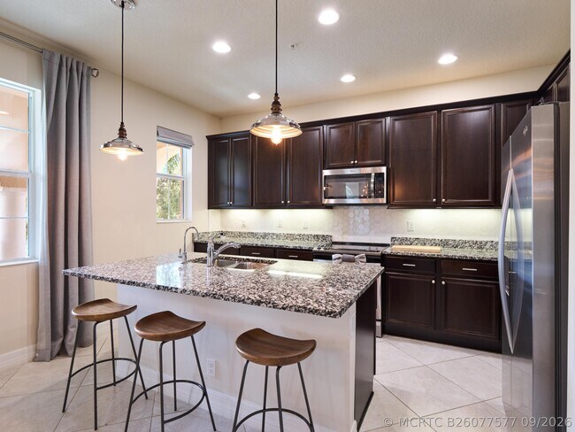 Building Photo - 1080 Community Dr
