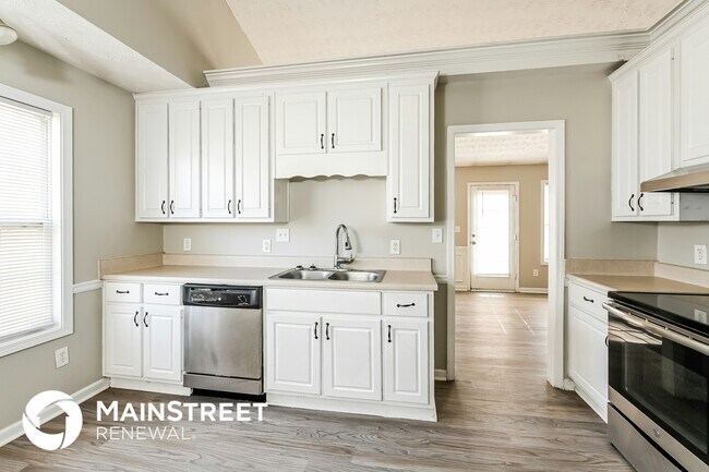 Building Photo - 645 Pebble Blvd