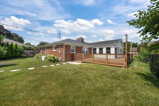 Building Photo - 333 Warwick Rd