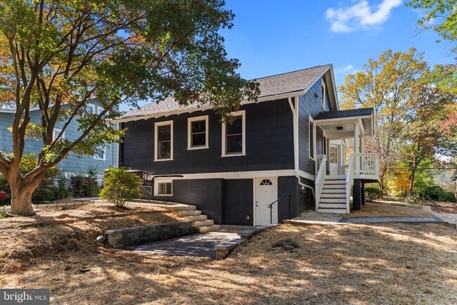 Building Photo - 6107 44th Ave