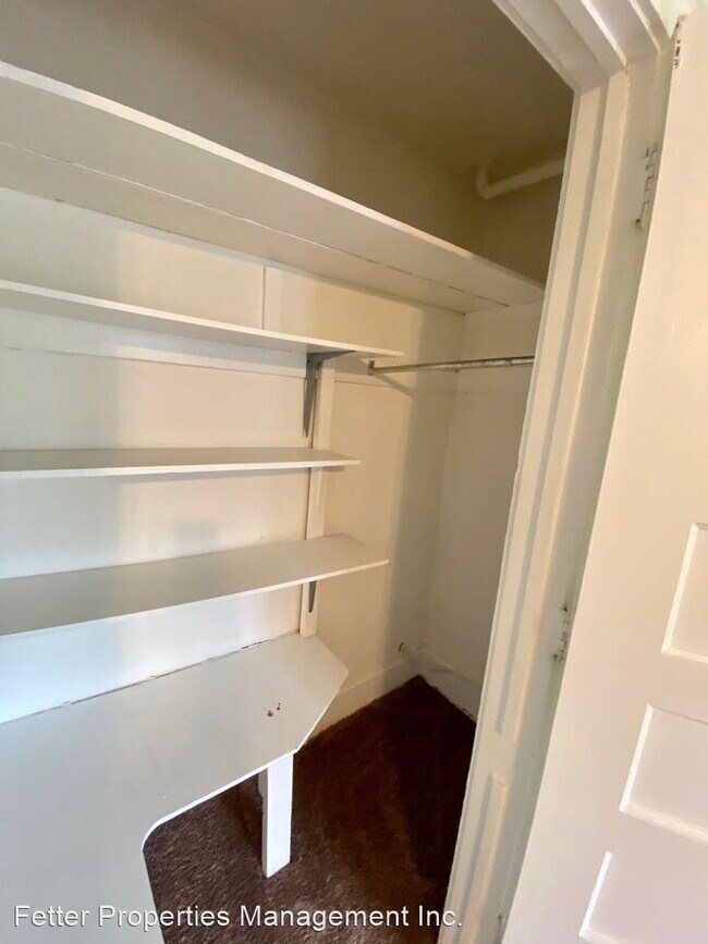 Building Photo - 410 SE 2nd St