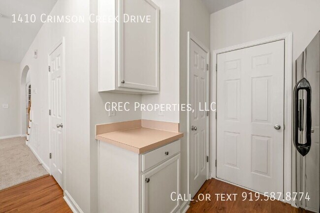 Building Photo - 1410 Crimson Creek Dr