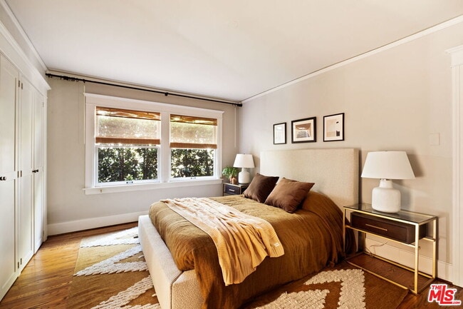 Building Photo - 1438 N Orange Grove Ave