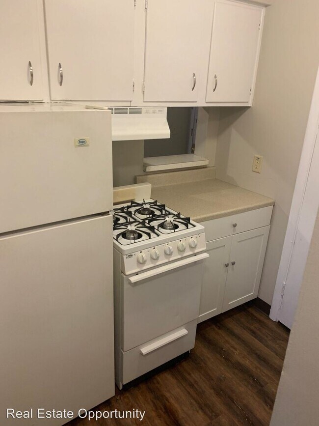 Building Photo - 460 N Nelson Rd