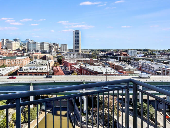 Building Photo - 301 Virginia St