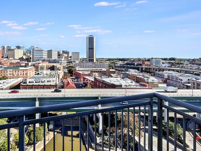 Building Photo - Modern Downtown Richmond 1BR Condo with In-Unit Laundry / Pet- Friendly /  Available Now!