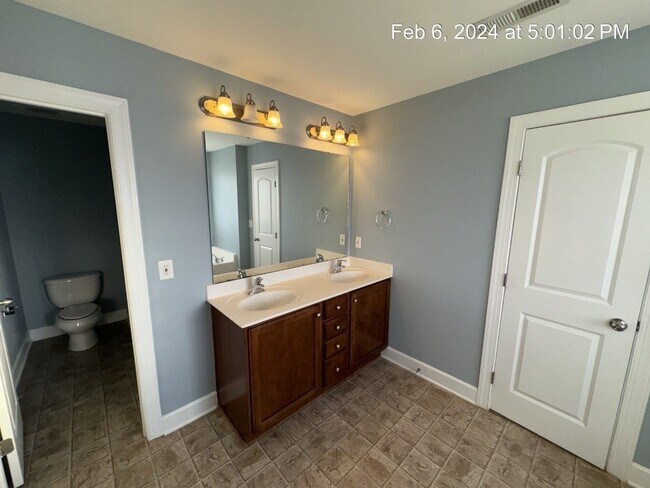 Building Photo - 118 Blackhawk Lane