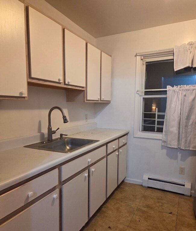 Building Photo - 703 Garfield Ave